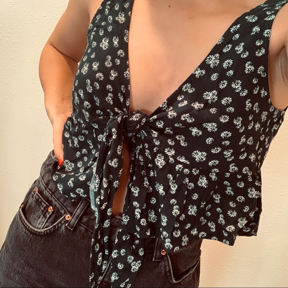 BRAND NEW FRONT TIR TOP.